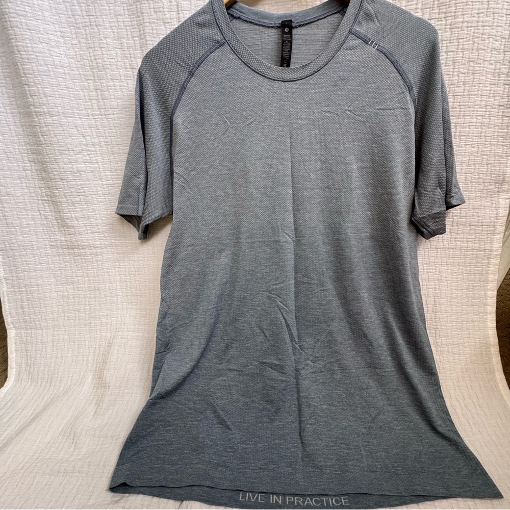Lululemon short sleeve gray/blue shirt large